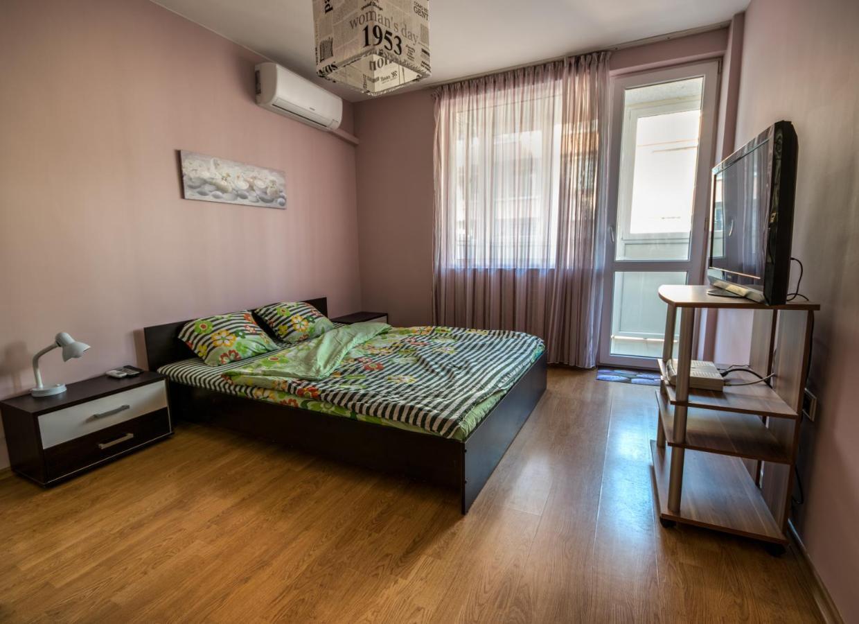 Great Apartment Near The Sea,Central Place! Burgasz Kültér fotó